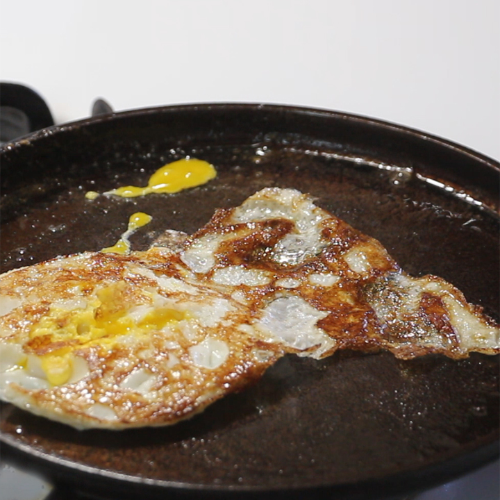 how to stop food from sticking to cast iron pans